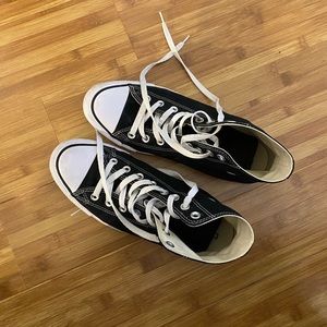 Lightly used Women’s size 10 converse high tops